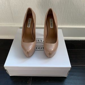 Steve Madden pump shoe